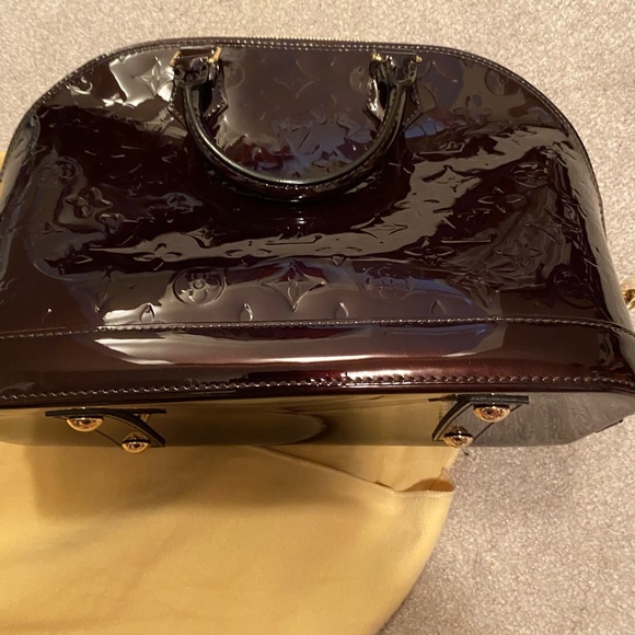 LV alma pm $1500 (mint condition) comes with box, dust bag and receipt - Picture 5 of 5